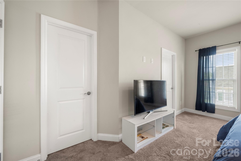 8309 Scotney Bluff Avenue - Photo 15