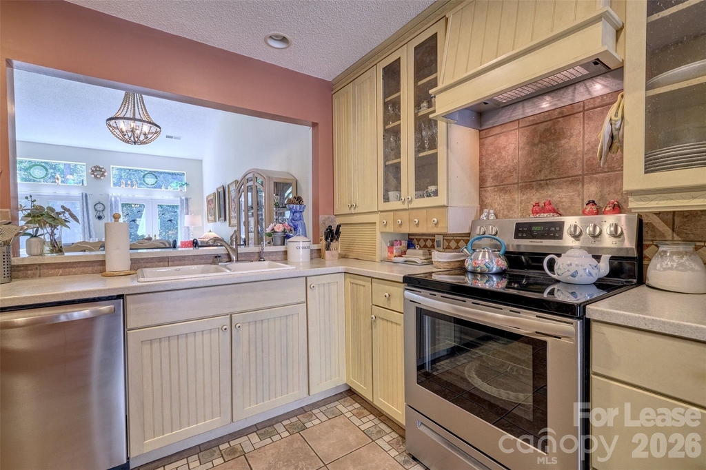 114 Pine Grove Circle - Photo 10