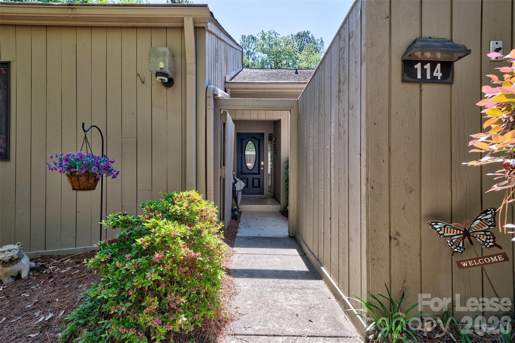 114 Pine Grove Circle - Photo 1