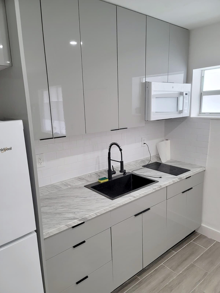 7975 Crespi Boulevard - Photo 3