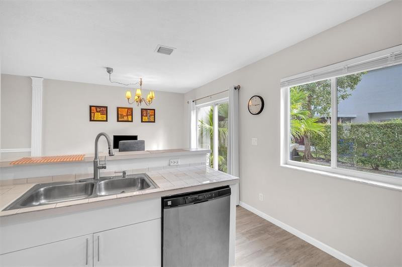 4734 Sw 13th Place - Photo 13