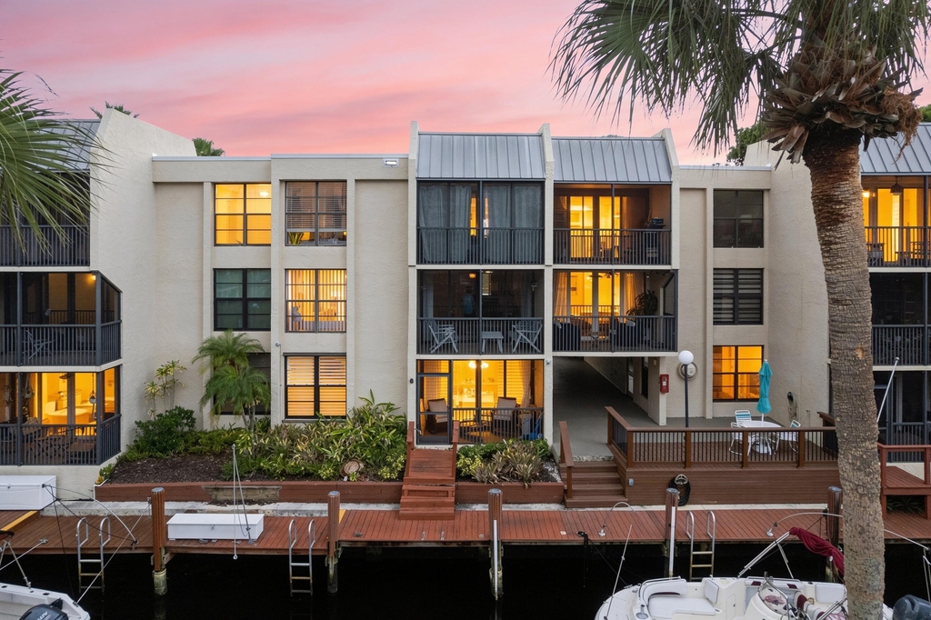 16 Royal Palm Way - Photo 20