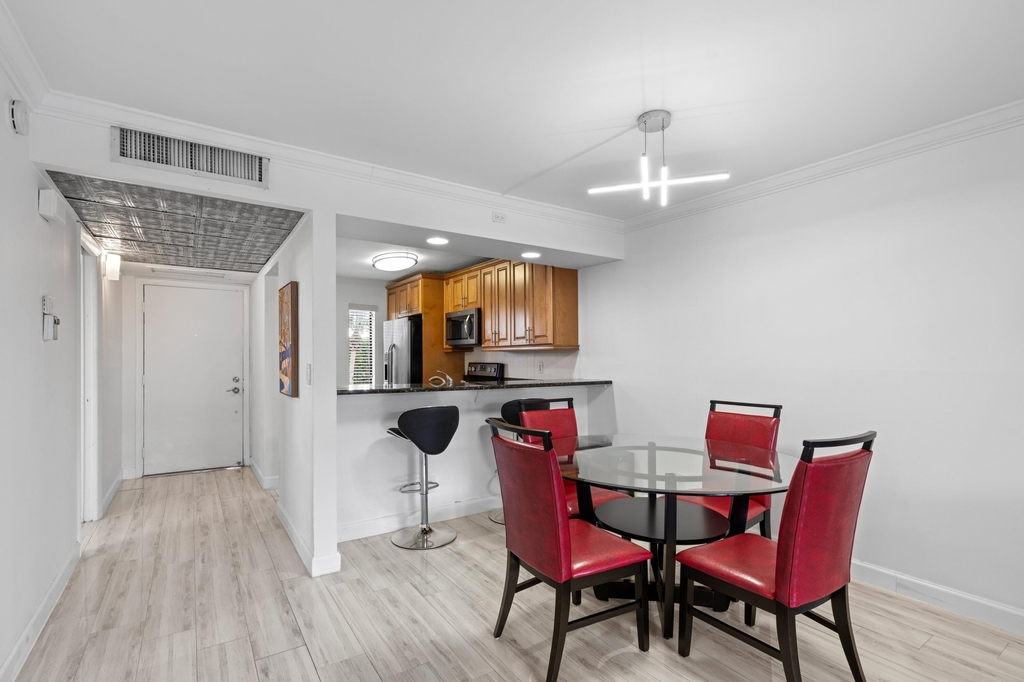 16 Royal Palm Way - Photo 7