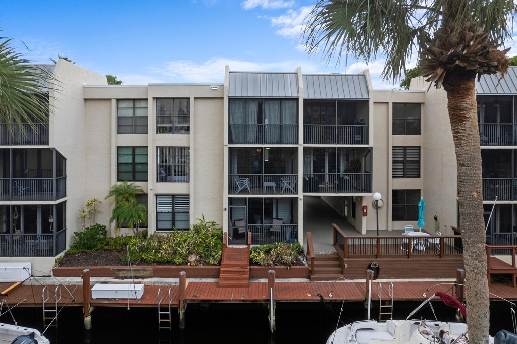 16 Royal Palm Way - Photo 17