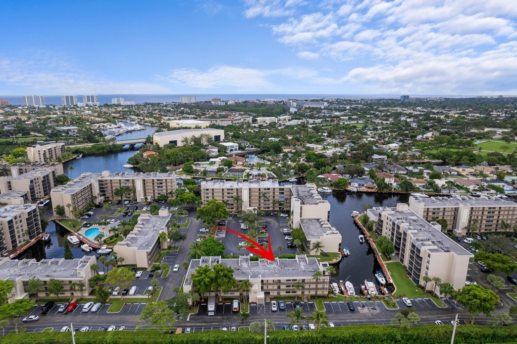 16 Royal Palm Way - Photo 2
