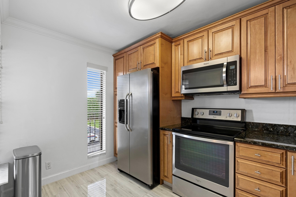 16 Royal Palm Way - Photo 10