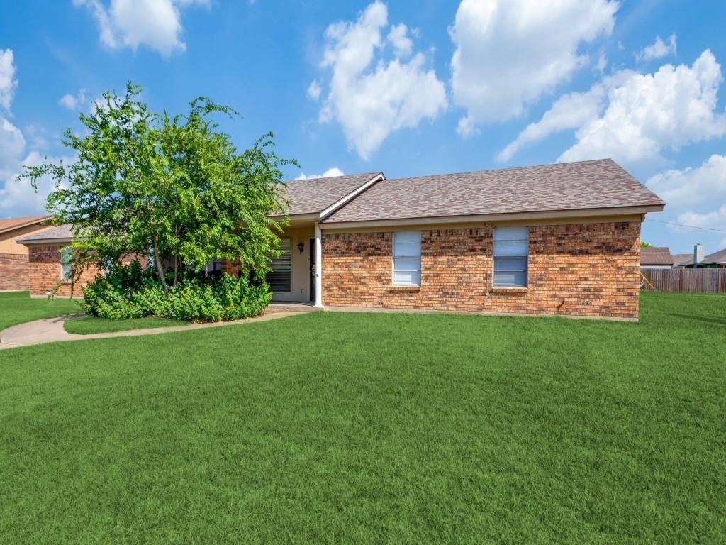 1111 N Nolan River Road - Photo 0