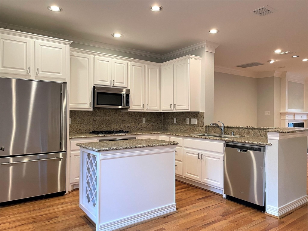 2480 Worthington Street - Photo 4