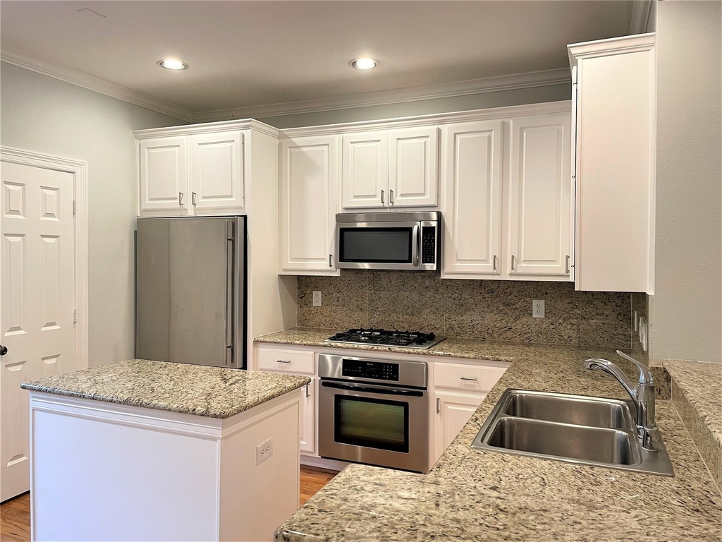 2480 Worthington Street - Photo 5