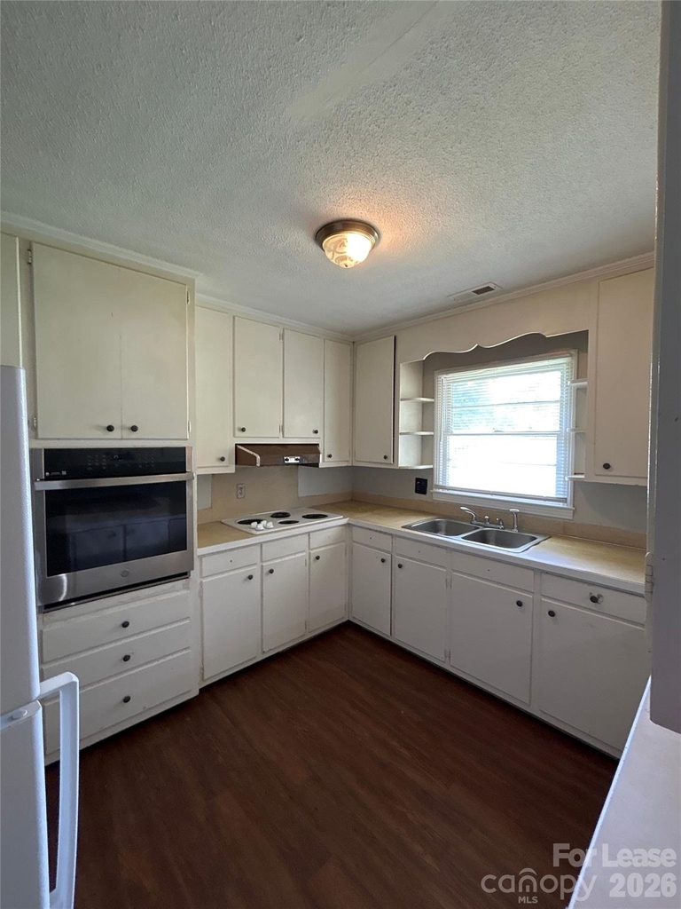 401 Jenny Street - Photo 2