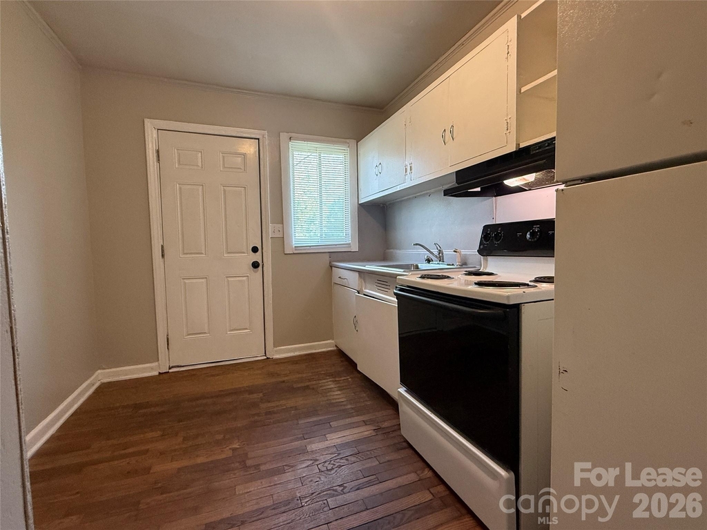 102 E Bradley Street - Photo 5