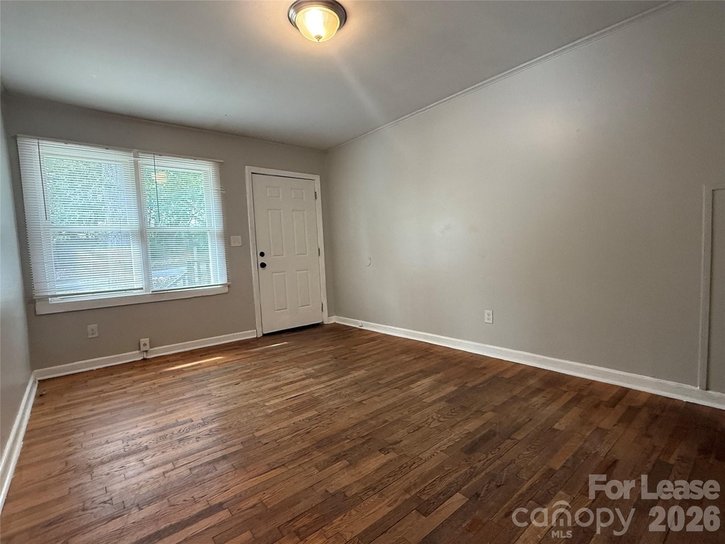 102 E Bradley Street - Photo 4
