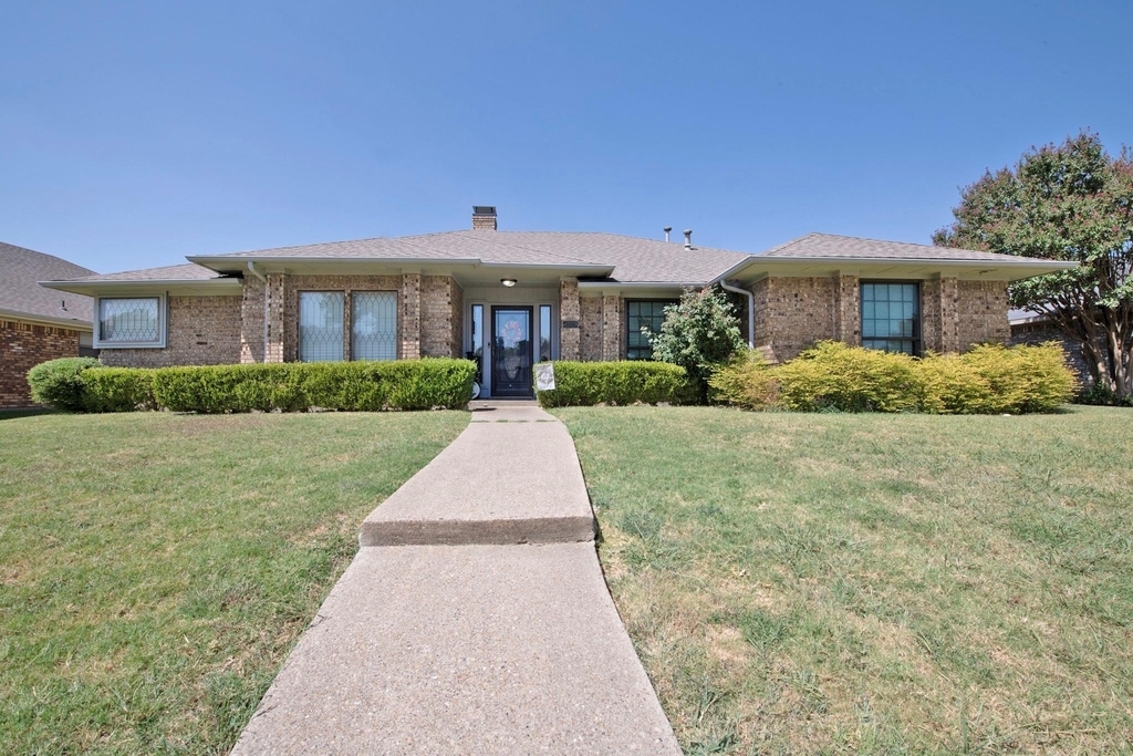 4709 Knollview Lane - Photo 0