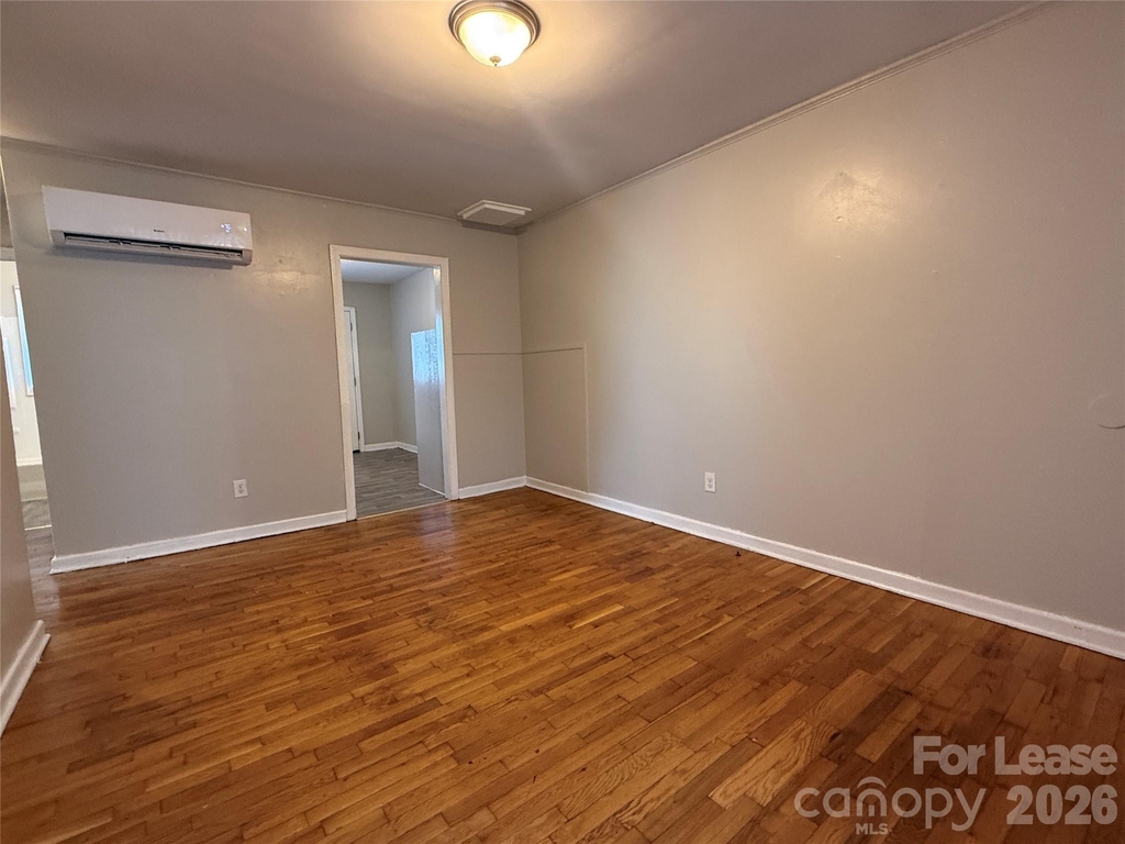 100 E Bradley Street - Photo 3