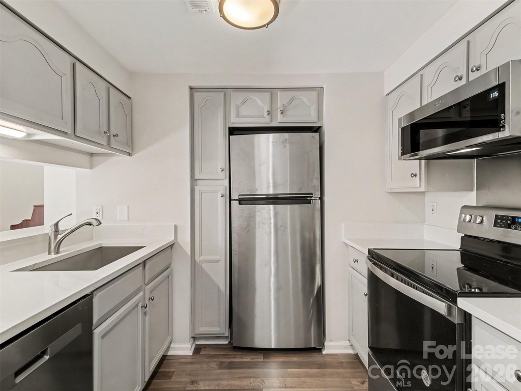 306 S Cedar Street - Photo 7