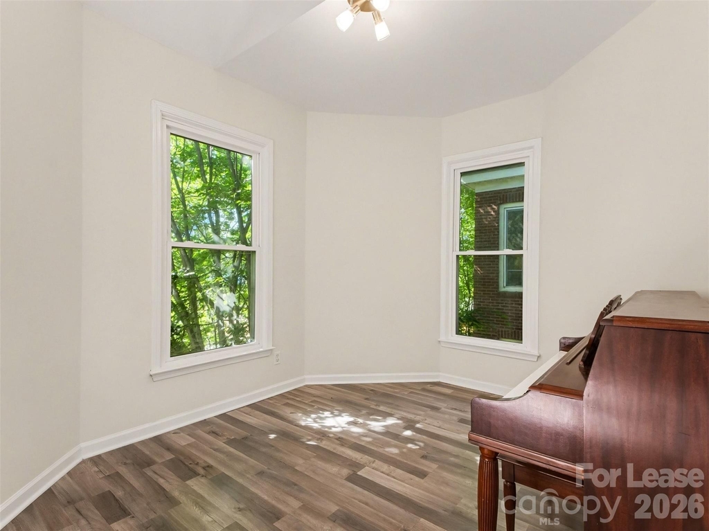 306 S Cedar Street - Photo 5
