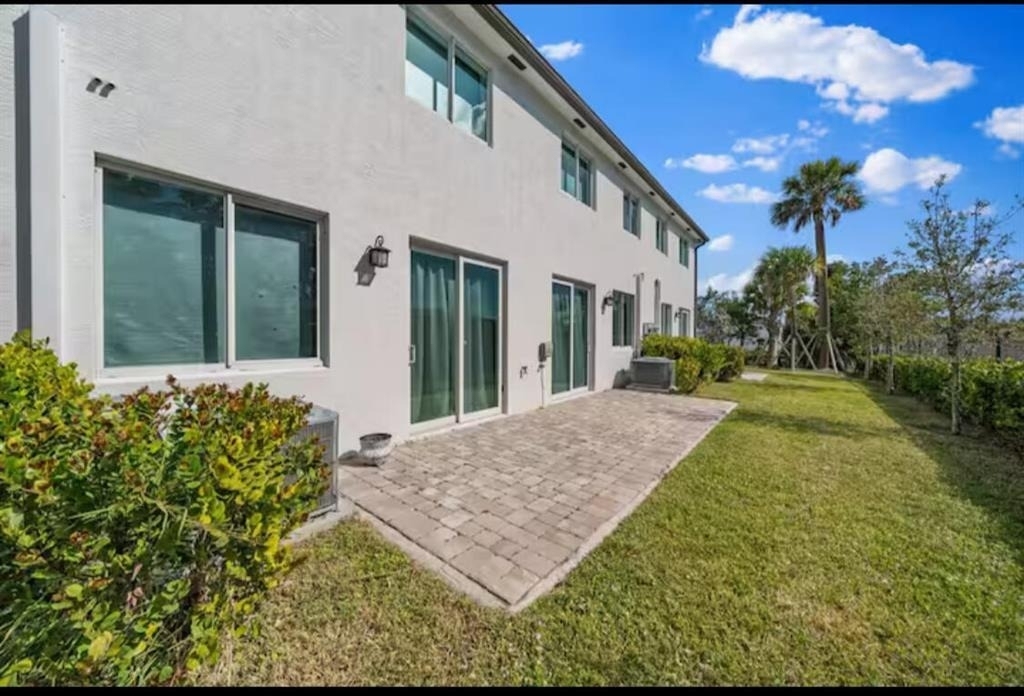 1559 W 26th Court - Photo 2