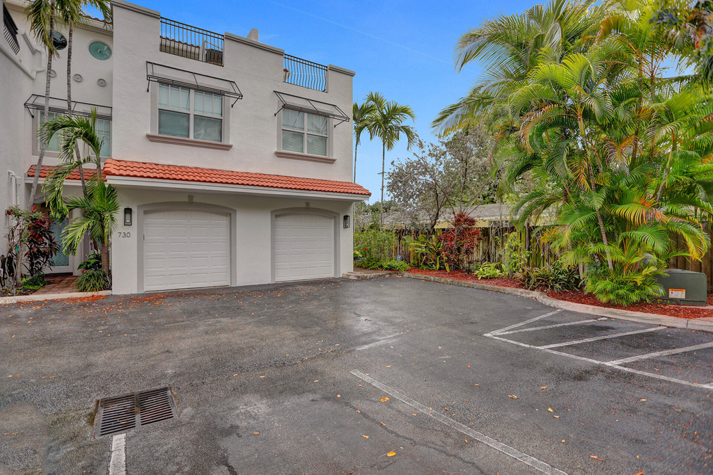 728 Ne 7th Avenue - Photo 1