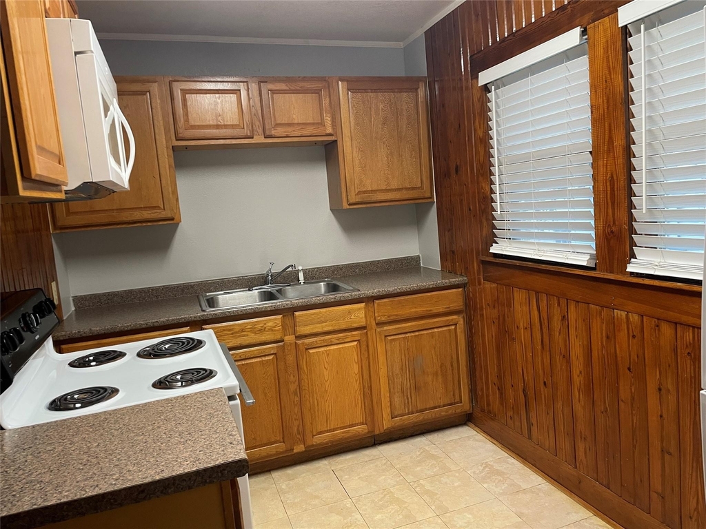 1007 Oakland Street - Photo 3