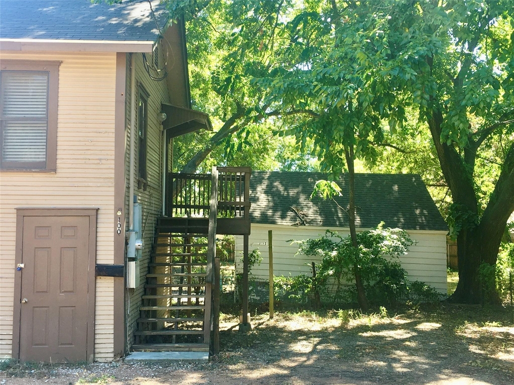 1007 Oakland Street - Photo 0