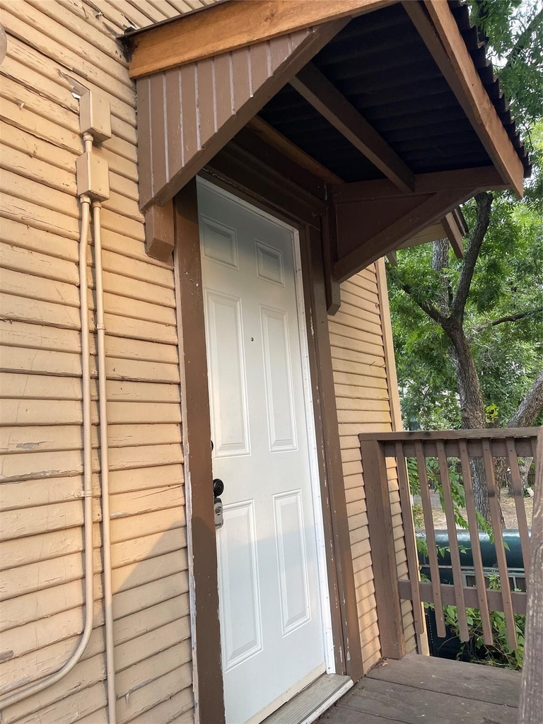 1007 Oakland Street - Photo 2
