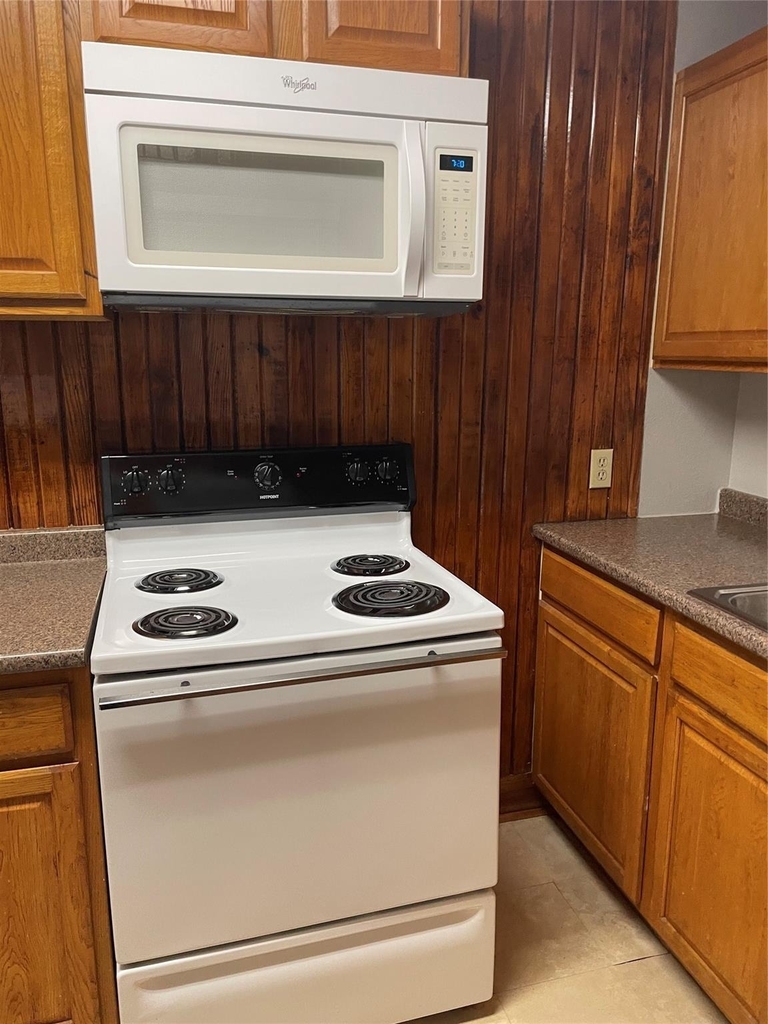1007 Oakland Street - Photo 6