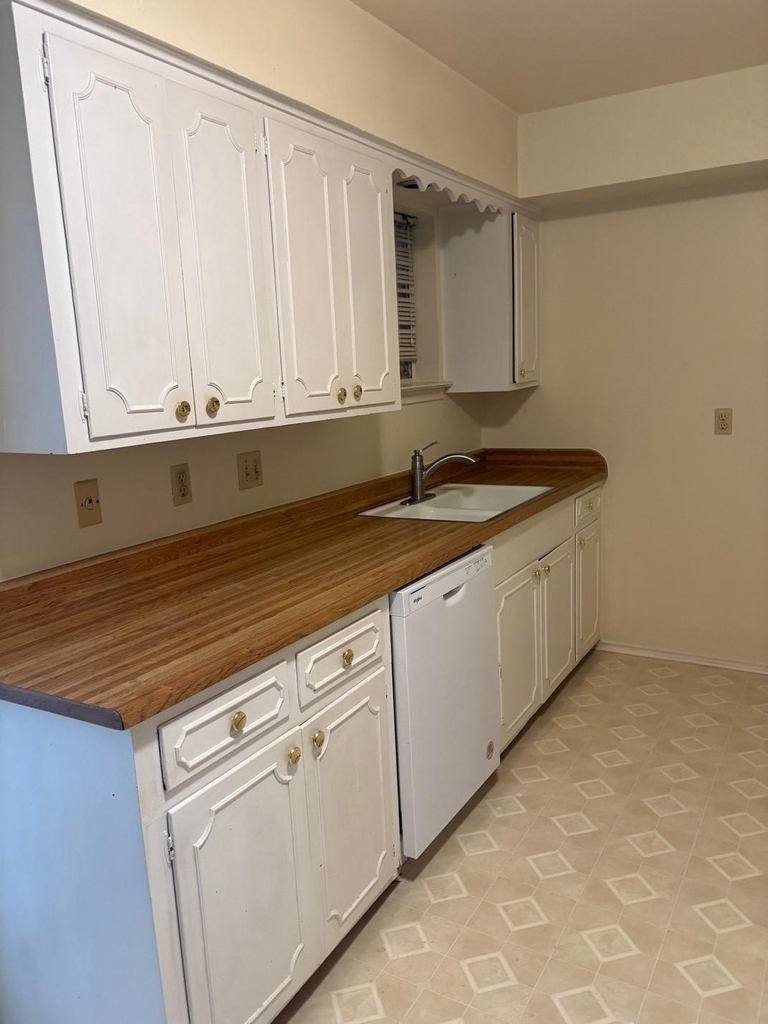 8526 Baltimore Drive - Photo 2