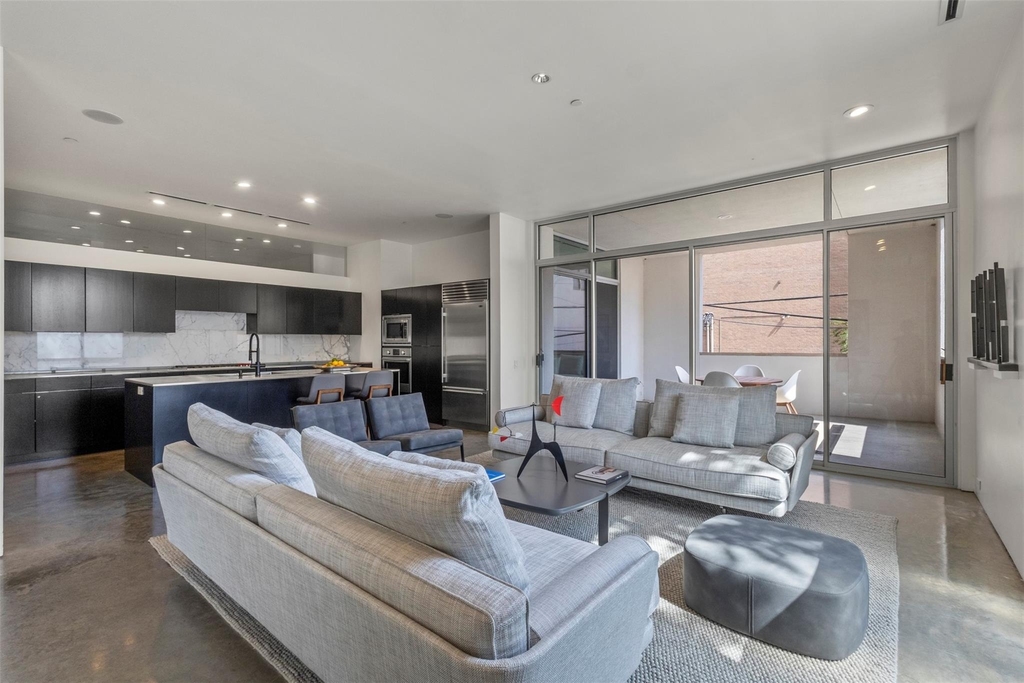 3740 Holland Avenue - Photo 2