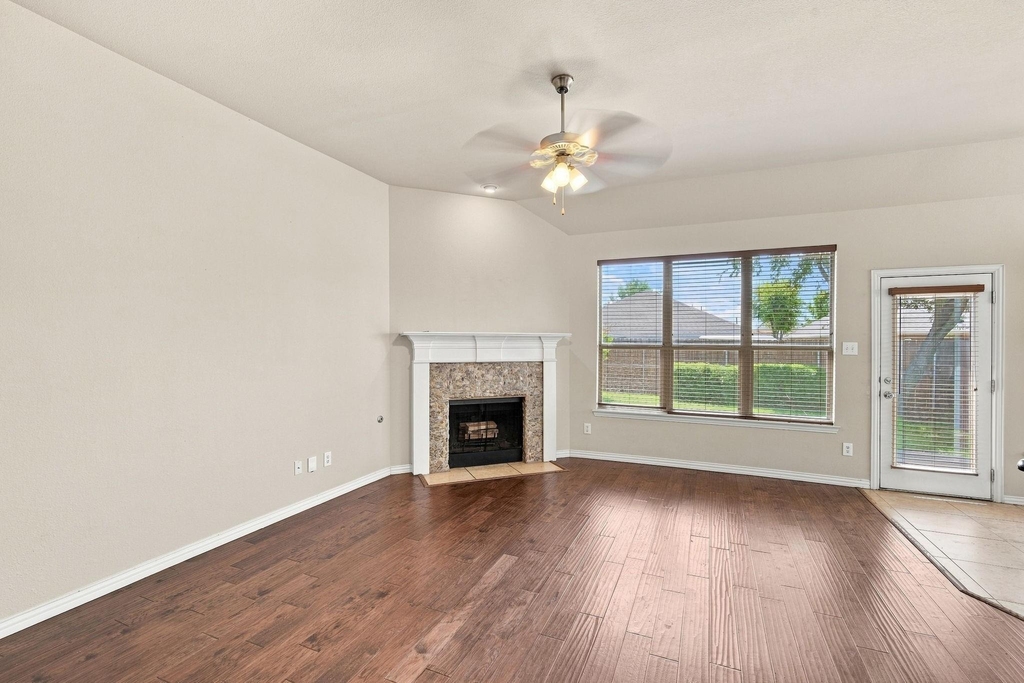 1020 Lake Hollow Drive - Photo 3