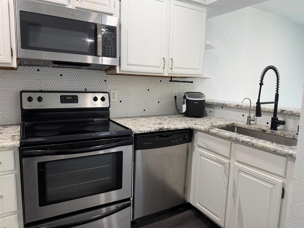 5740 Martel Avenue - Photo 7