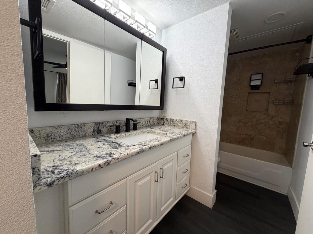 5740 Martel Avenue - Photo 9