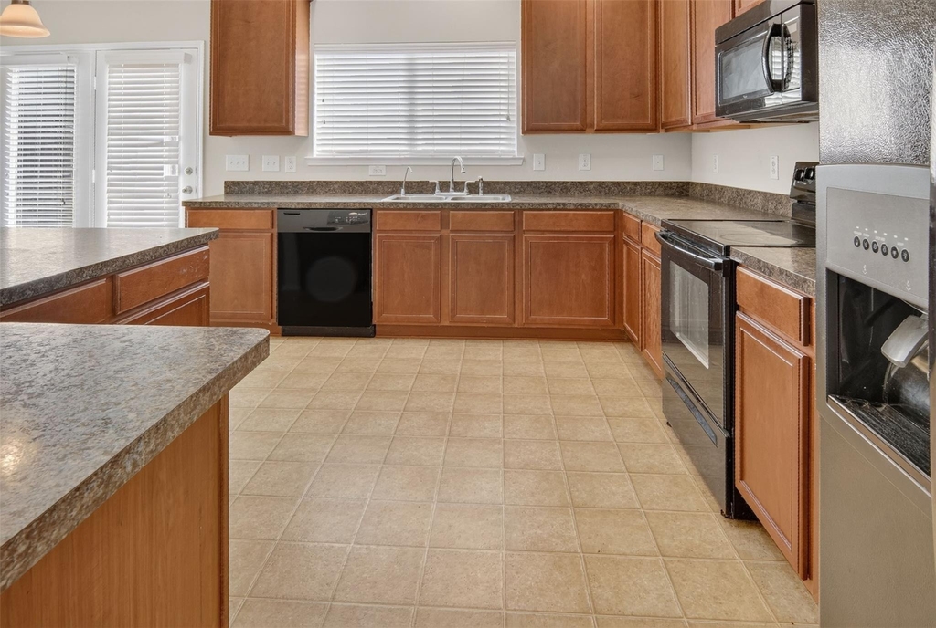 2917 Yoakum Street - Photo 10