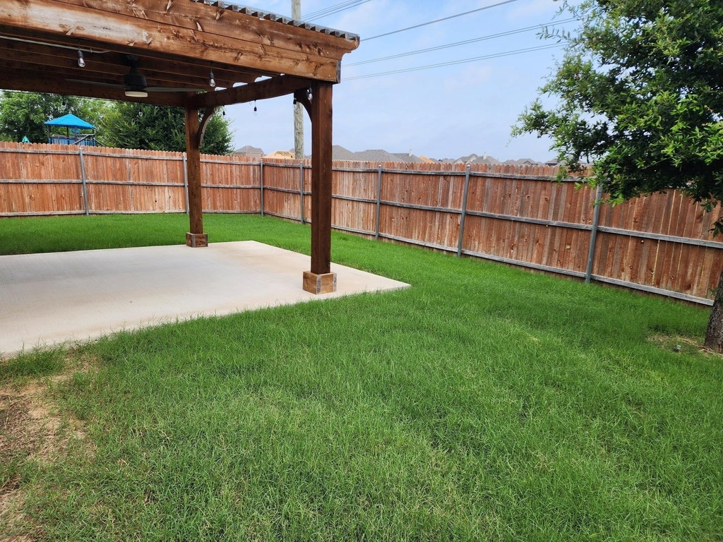 729 Watson Way - Photo 11