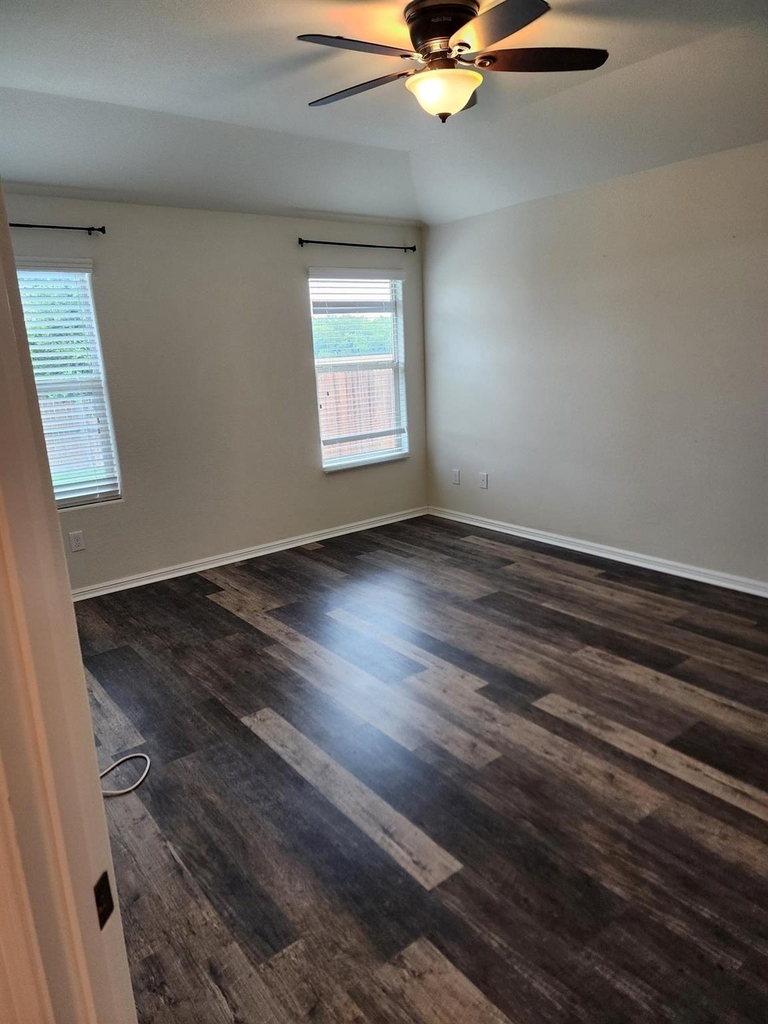 729 Watson Way - Photo 12