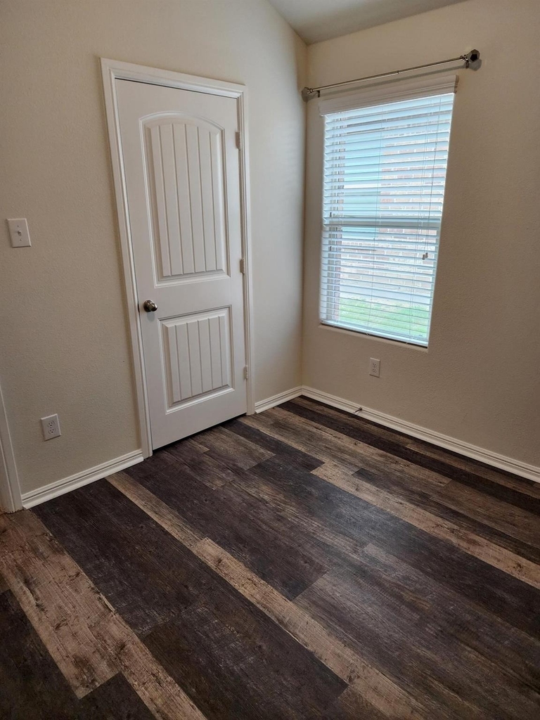 729 Watson Way - Photo 14