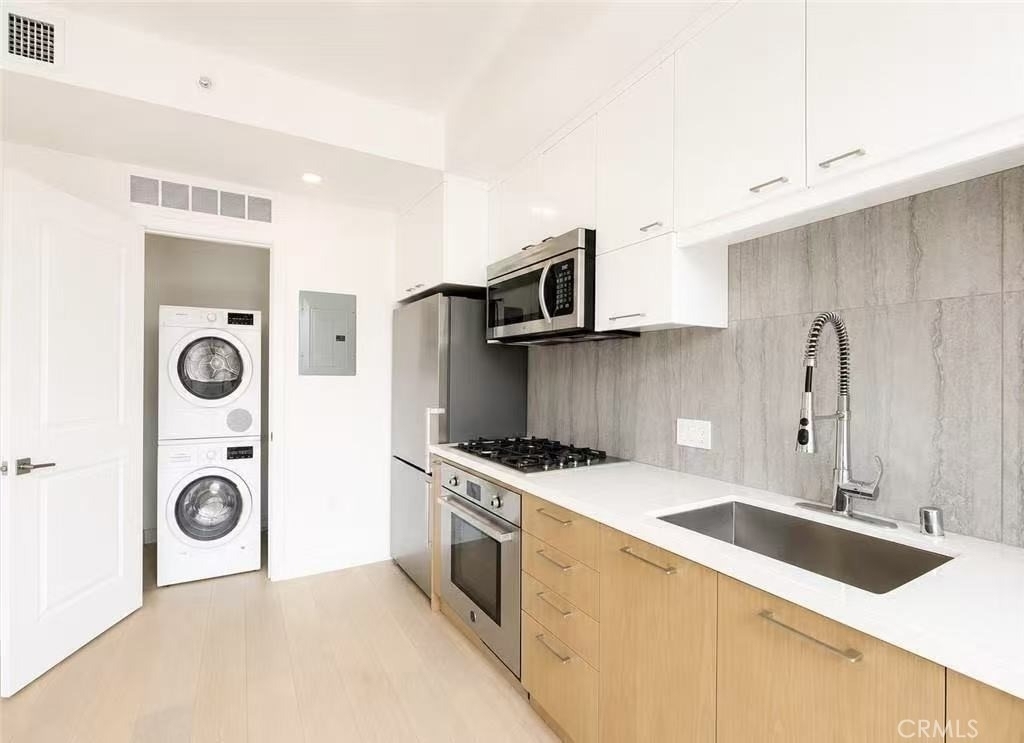 400 S Broadway - Photo 2