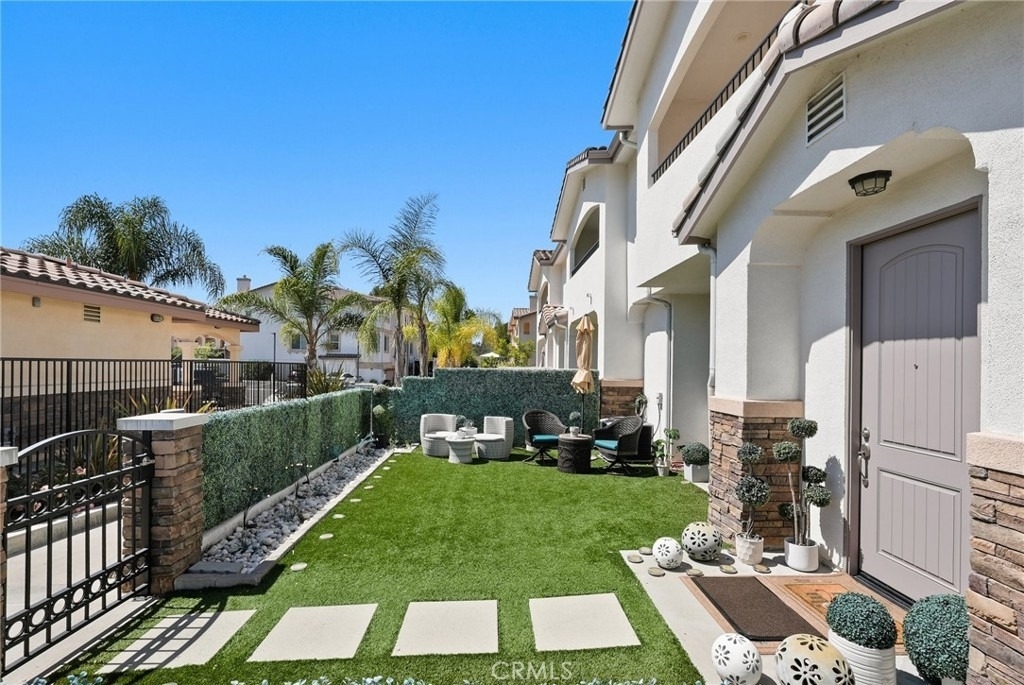 354 Newbury Vista - Photo 1