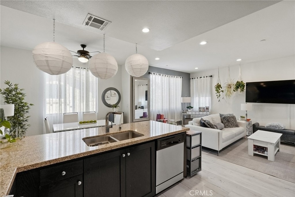 354 Newbury Vista - Photo 3