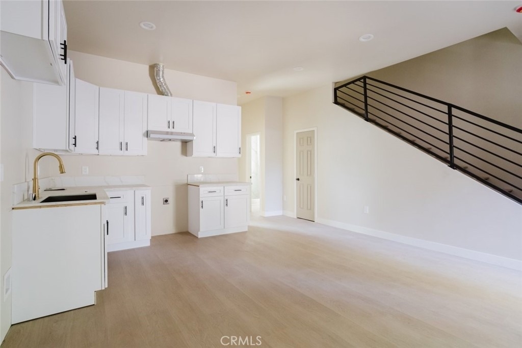 7350 Cozycroft Avenue - Photo 1