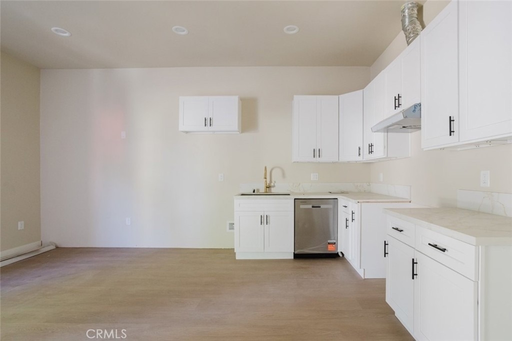 7350 Cozycroft Avenue - Photo 4