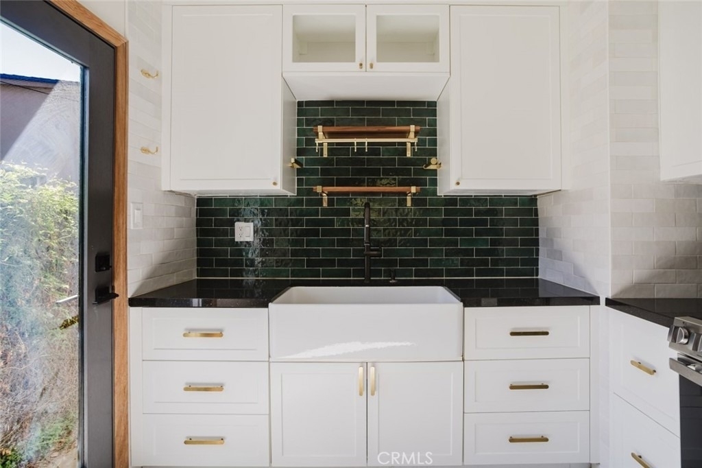 18328 Gresham Street - Photo 14