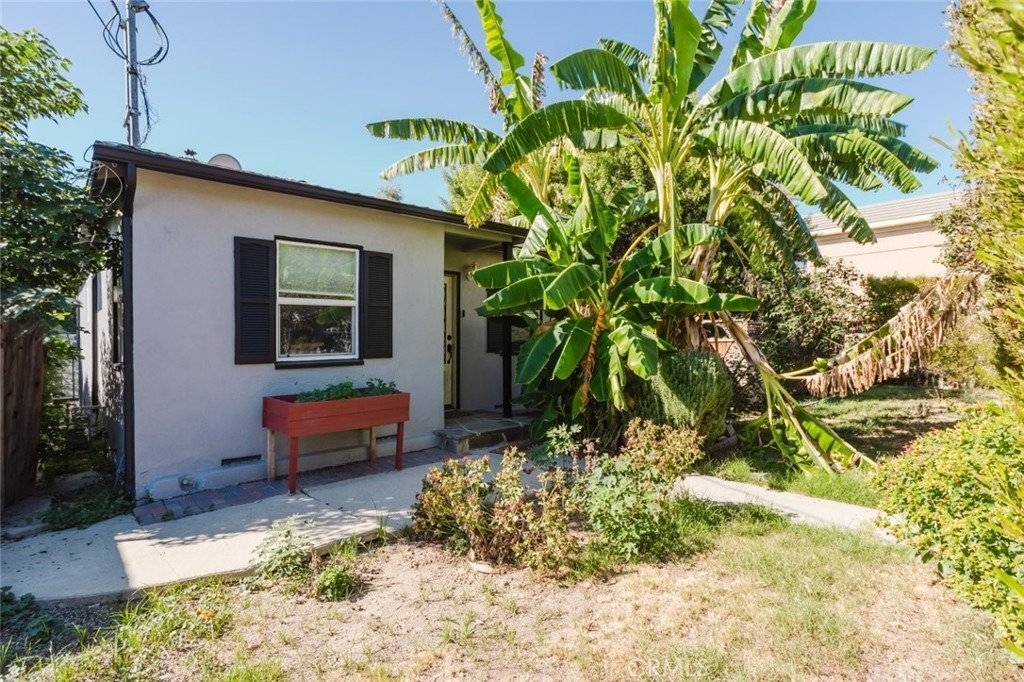 18328 Gresham Street - Photo 1