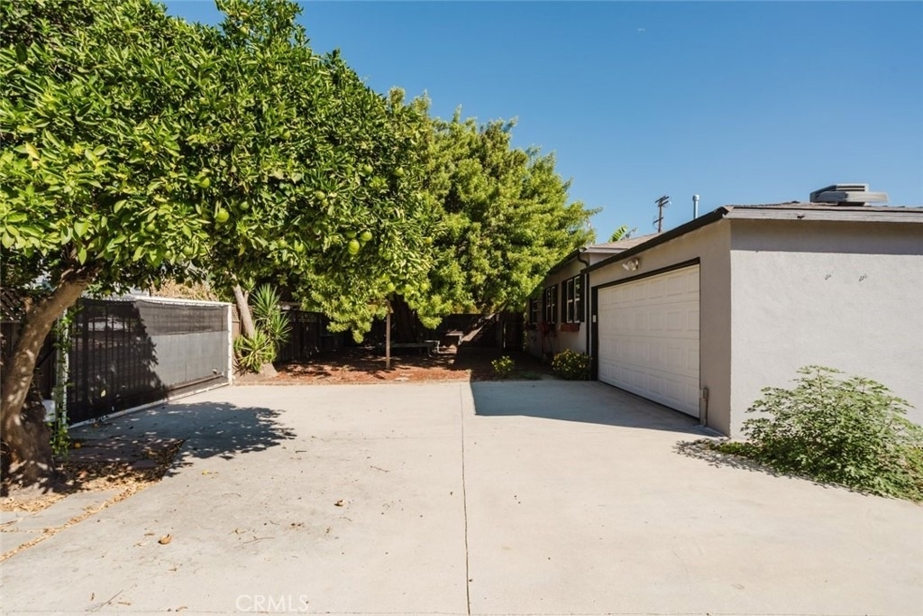 18328 Gresham Street - Photo 29