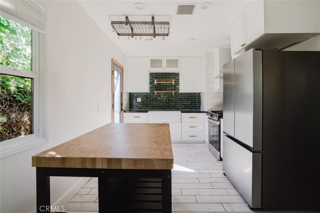 18328 Gresham Street - Photo 13