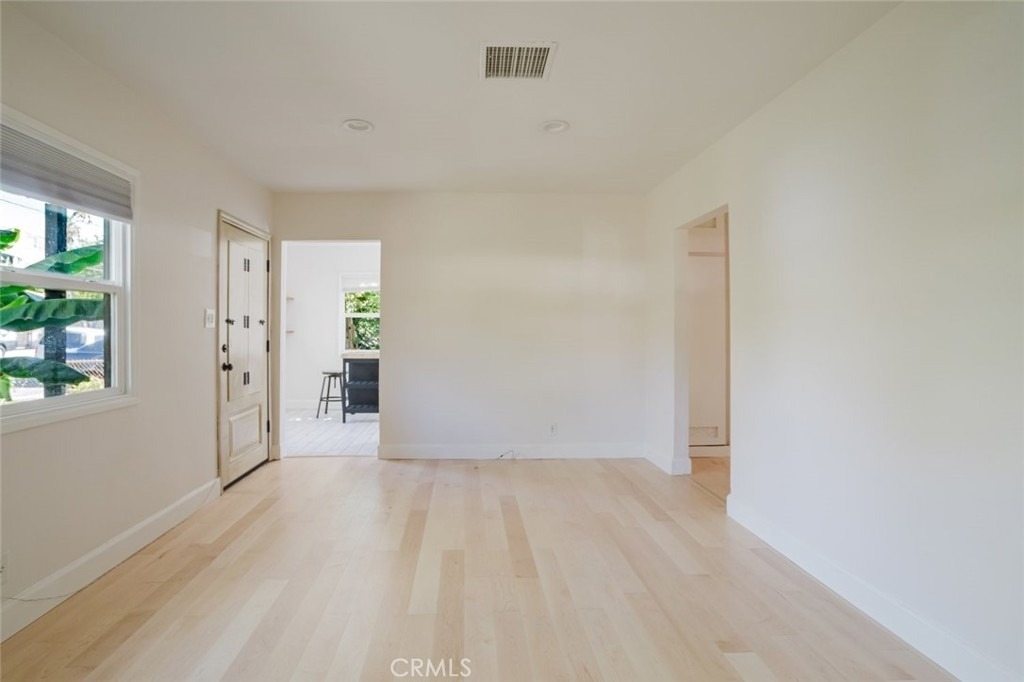 18328 Gresham Street - Photo 6