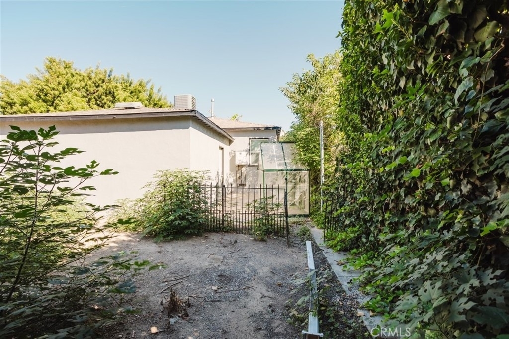 18328 Gresham Street - Photo 33
