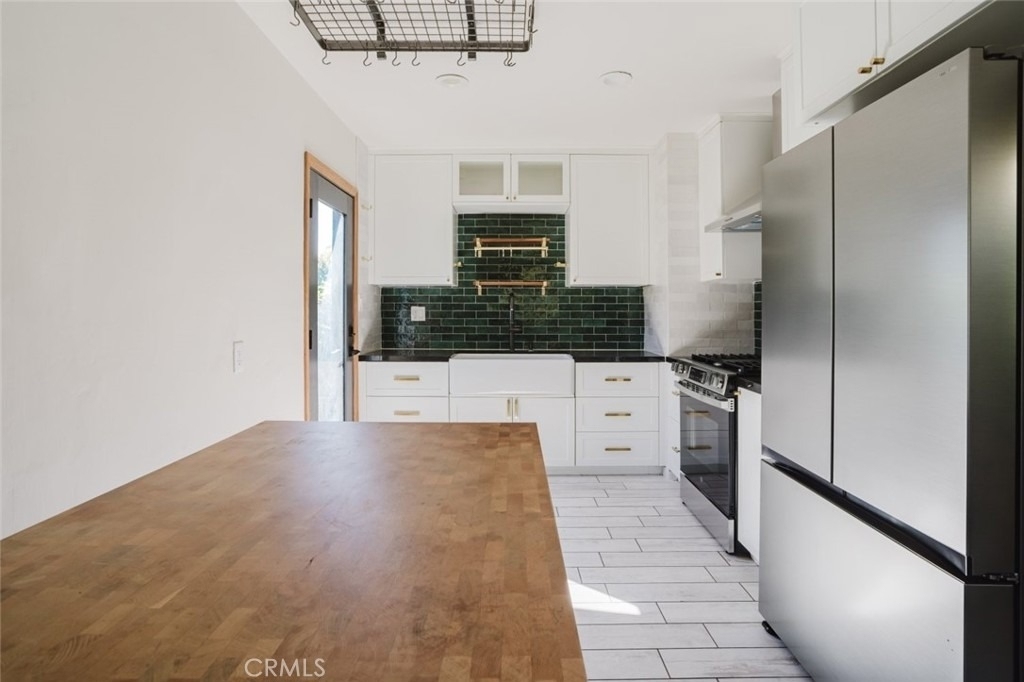 18328 Gresham Street - Photo 12