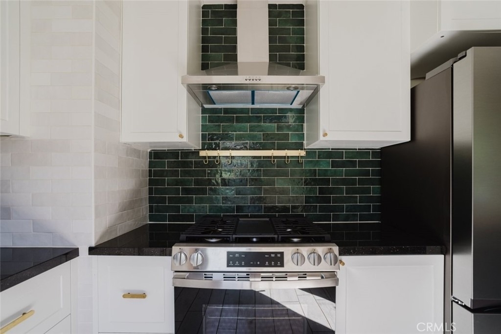 18328 Gresham Street - Photo 16