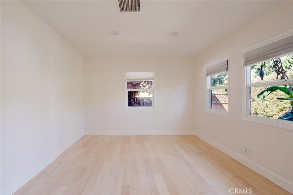 18328 Gresham Street - Photo 9