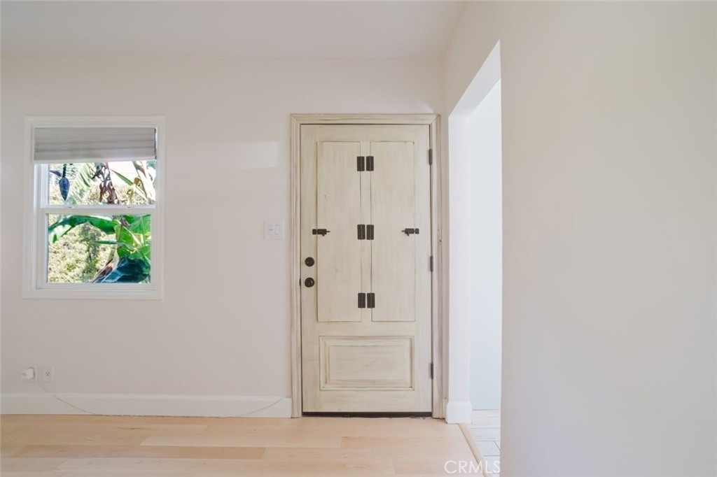 18328 Gresham Street - Photo 7